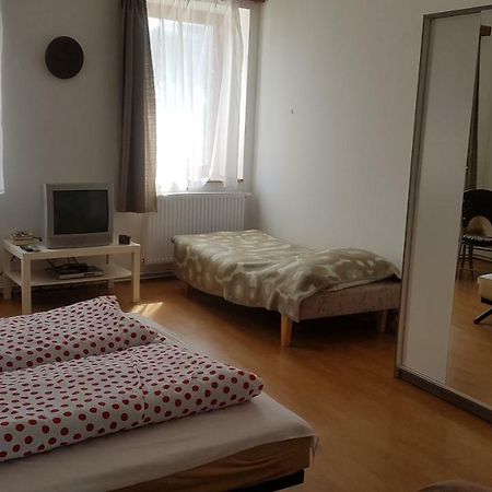 Petra Apartmanok Velem Luaran gambar