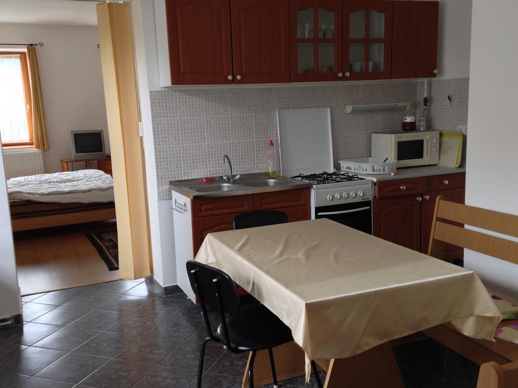 Petra Apartmanok Velem Bilik gambar