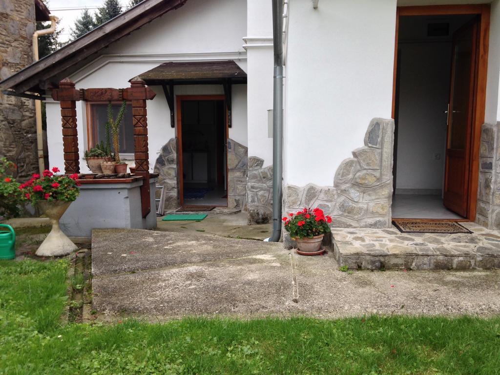 Petra Apartmanok Velem Luaran gambar