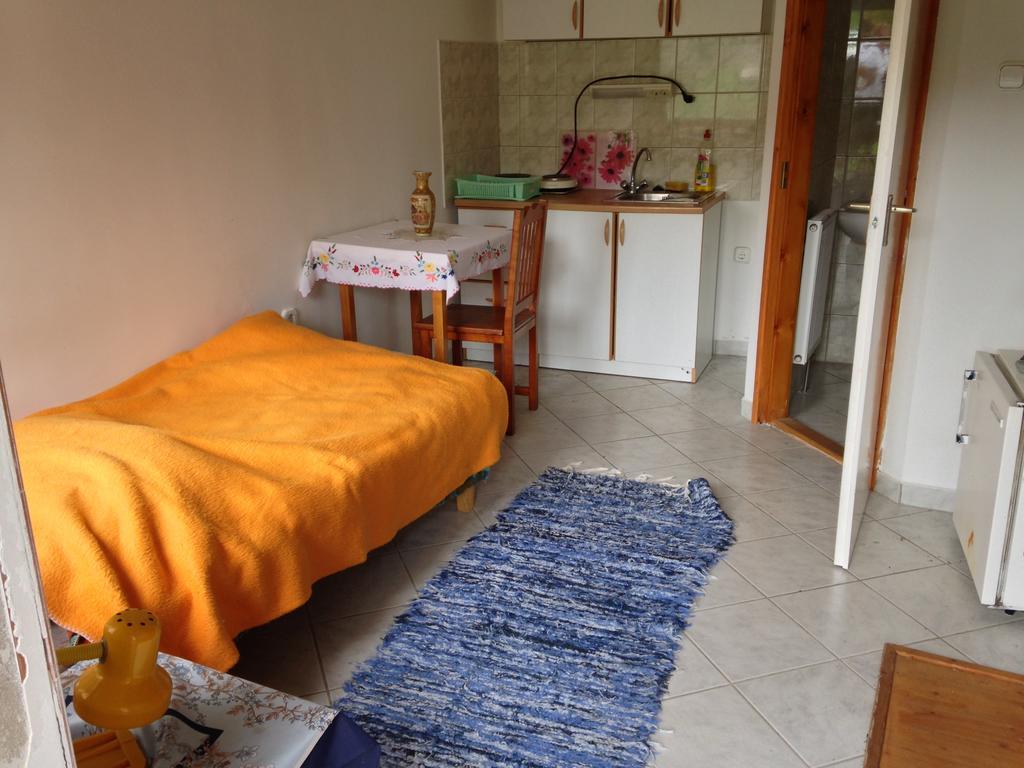 Petra Apartmanok Velem Bilik gambar