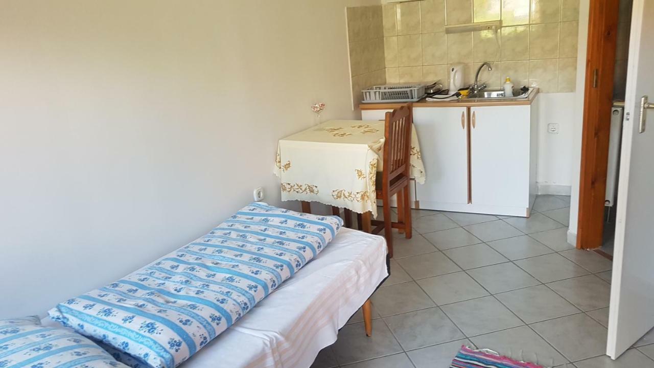 Petra Apartmanok Velem Luaran gambar
