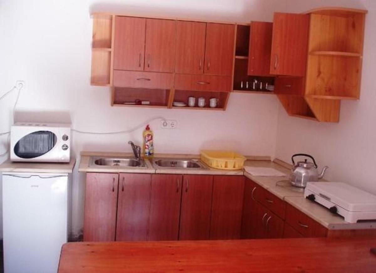 Petra Apartmanok Velem Luaran gambar